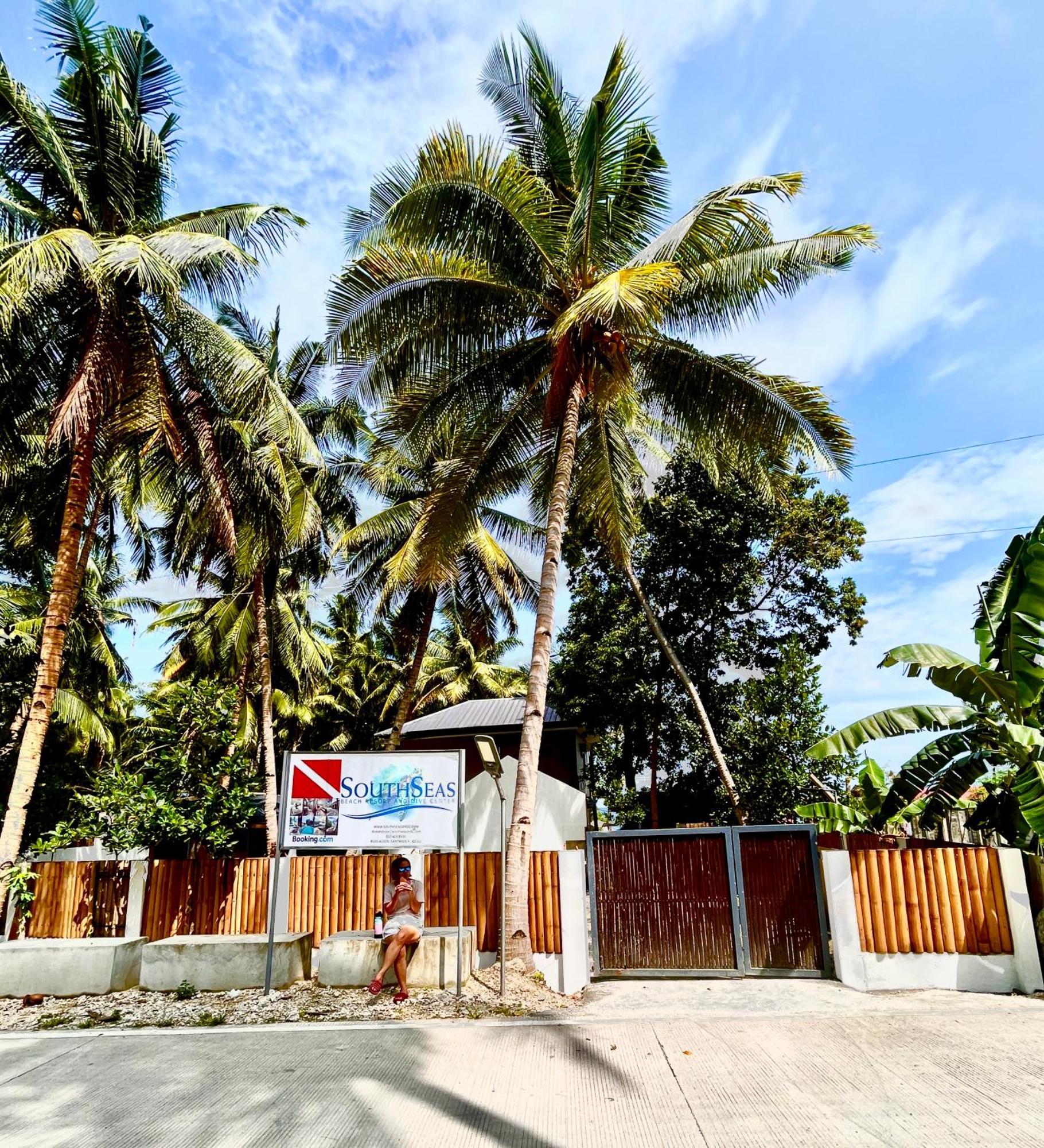 Southseas Beach Resort&Dive Center Santander Exterior foto